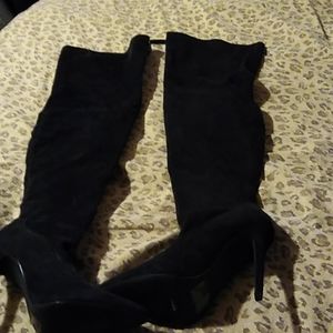 Stilleto boots